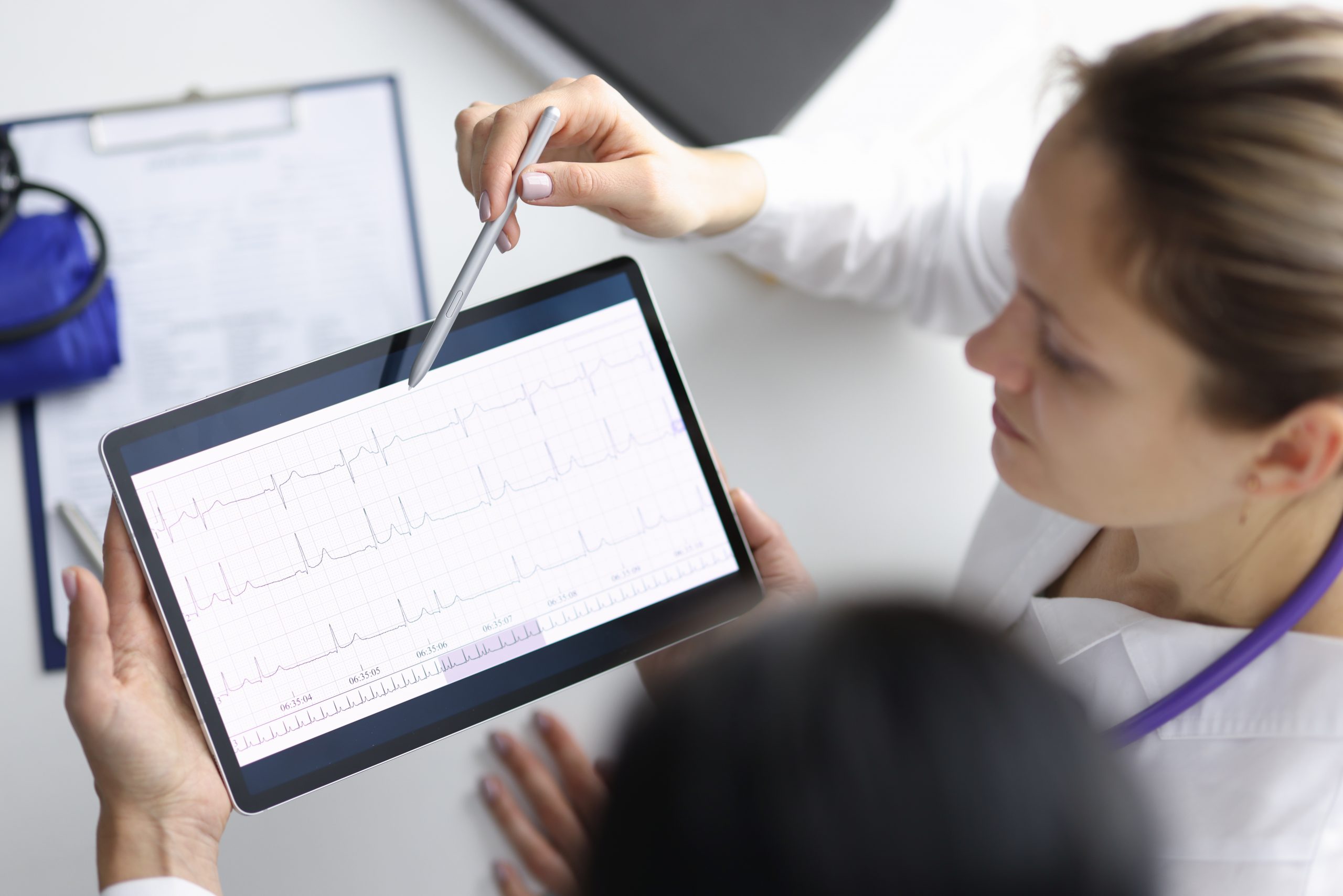 cardiologists discuss about cardiogram